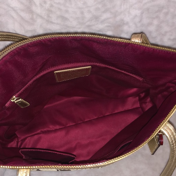 Gorgeous Coach red heart gold 15x13x4 rare find bag - Picture 6 of 12